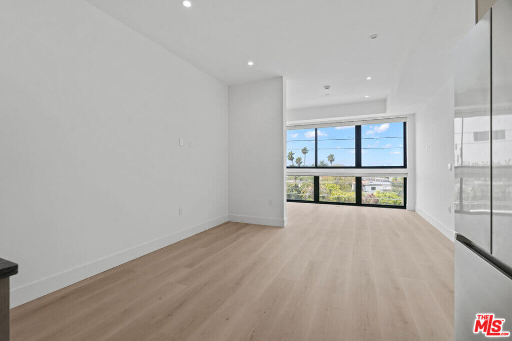 1808 Lincoln Blvd #204